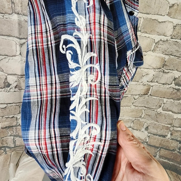 Panhandle Slim Plaid Pearl Snap Shirt Embroidered Blue Red Size Medium - Picture 10 of 16